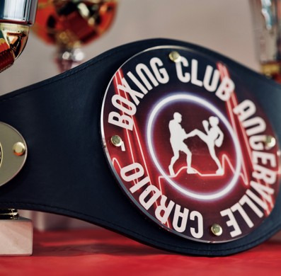 : Créez l’exception : Vos ceintures champion de boxe personnalisable en cuir.